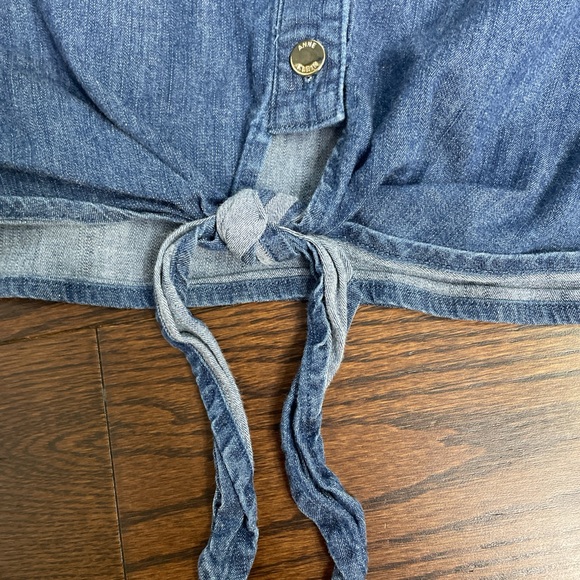 Women's Medium Anne Klein Blue Denim Vest with Tie Front 💙👕 - Picture 5 of 8